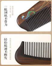 Load image into Gallery viewer, Peacock Plume 2 禮盒漆藝梳雀翎二