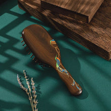 Load image into Gallery viewer, Jade Screen 礼盒漆艺护发梳翠屏