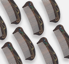 Load image into Gallery viewer, Peacock Plume 2 禮盒漆藝梳雀翎二