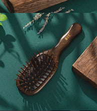 Load image into Gallery viewer, Jade Screen 礼盒漆艺护发梳翠屏