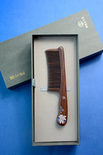 Load image into Gallery viewer, FLOWER WOODEN COMB