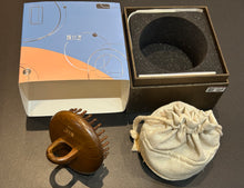 Load image into Gallery viewer, Ring Inserted Cushion Brush 指环插齿护发梳