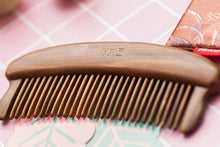 Load image into Gallery viewer, Teeth-inlaid Comb: Lotus Speaking - Tan Mujiang