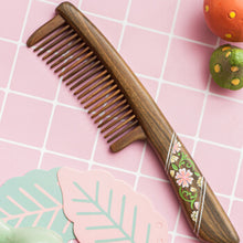 Load image into Gallery viewer, Teeth-inlaid Comb:Blooming - Tan Mujiang