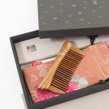 Load image into Gallery viewer, Teeth-inlaid Comb:Dancing Butterfly - Tan Mujiang