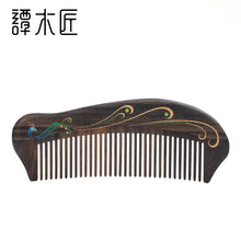 Load image into Gallery viewer, Peacock Plume 2 禮盒漆藝梳雀翎二
