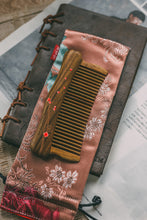 Load image into Gallery viewer, Teeth-inlaid Comb: Happiness - Tan Mujiang