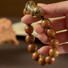 Load image into Gallery viewer, Wooden Bracelet：Pixiu （All Money Come to Me!)  礼盒手珠：貔貅
