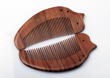 Load image into Gallery viewer, Accompaniment  SP礼盒情侣对梳（相依） - Tan Mujiang
